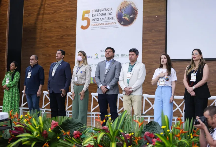 Autoridades e participantes debatem políticas ambientais durante a 5ª Conferência Estadual do Meio Ambiente no Acre.