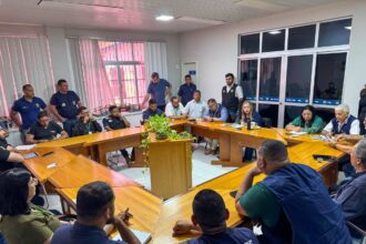 Equipe do Deracre discute retomada de obras e ações em ramais no Acre