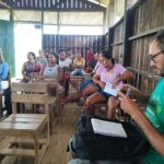 Produtores extrativistas em reunião comunitária na Reserva Chico Mendes