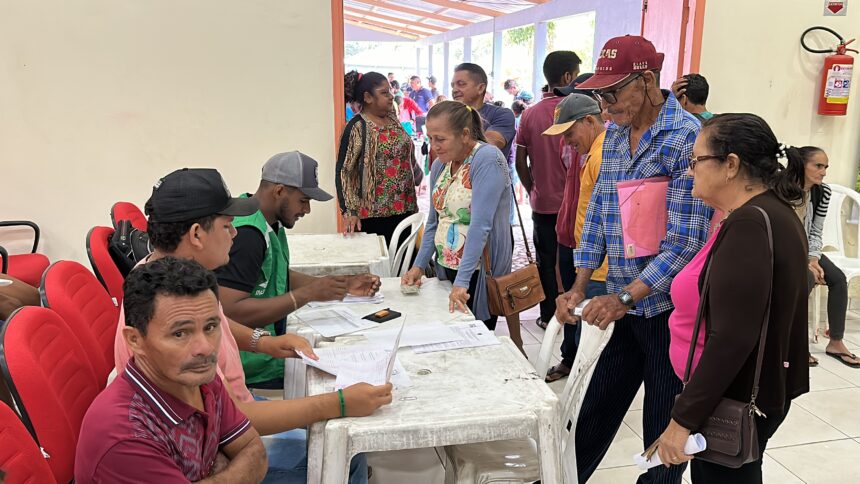 Famílias assentadas recebem atendimentos em mutirão do Incra em escola rural de Acrelândia