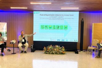 Especialista da Sema, Cláudio Cavalcante, apresentou experiências positivas do Acre na regularização ambiental rural, durante evento nacional em Brasília. Foto: Dilma Tavares/Repac