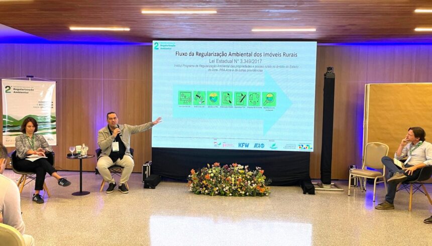 Especialista da Sema, Cláudio Cavalcante, apresentou experiências positivas do Acre na regularização ambiental rural, durante evento nacional em Brasília. Foto: Dilma Tavares/Repac
